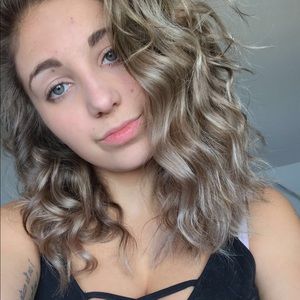 Meet your Posher, Caroline